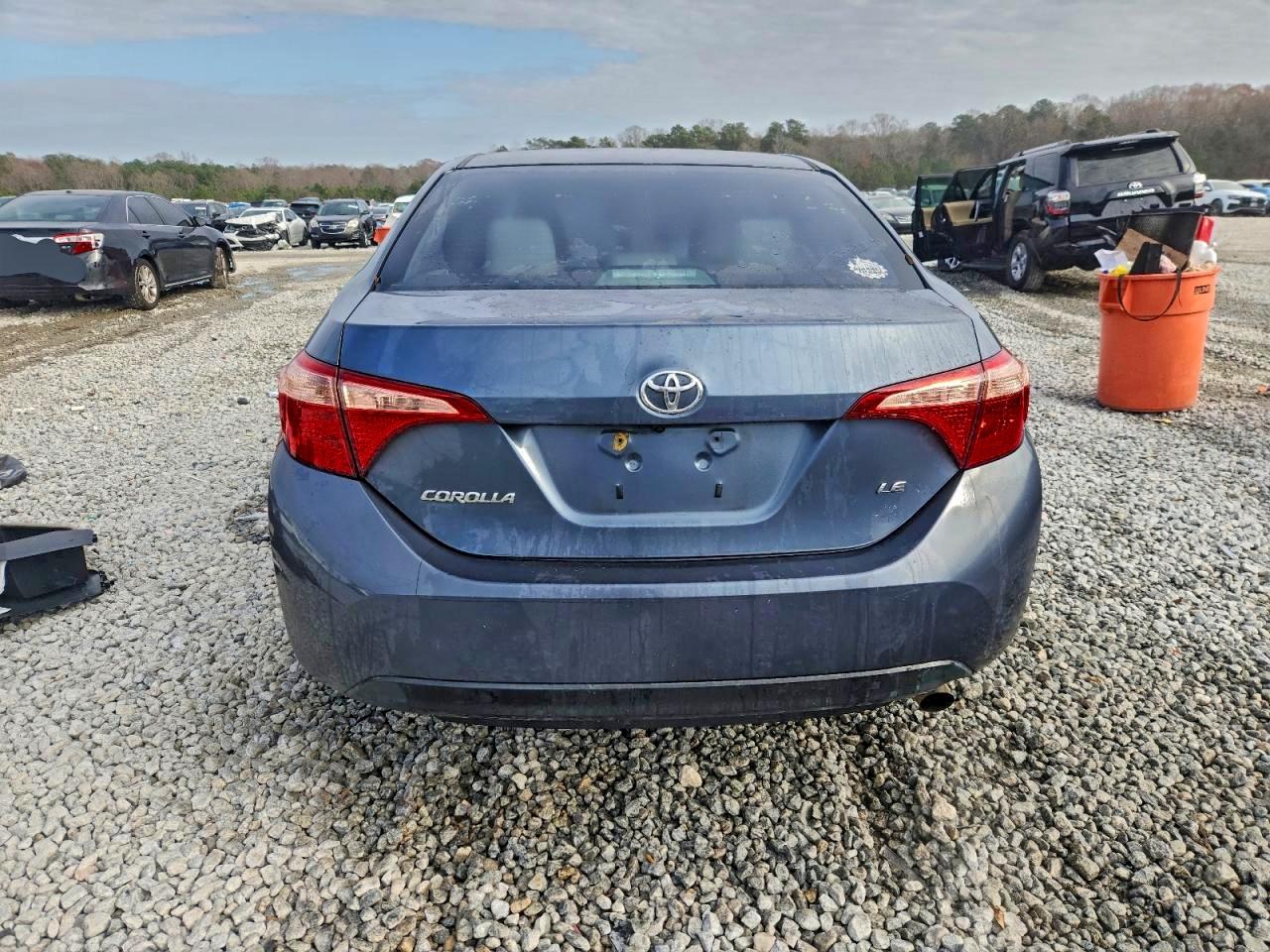 Toyota Corolla L Image 10