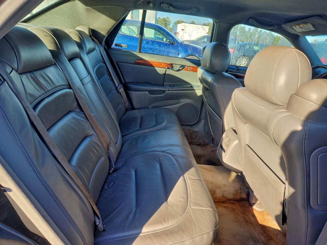 Cadillac DeVille Image 4