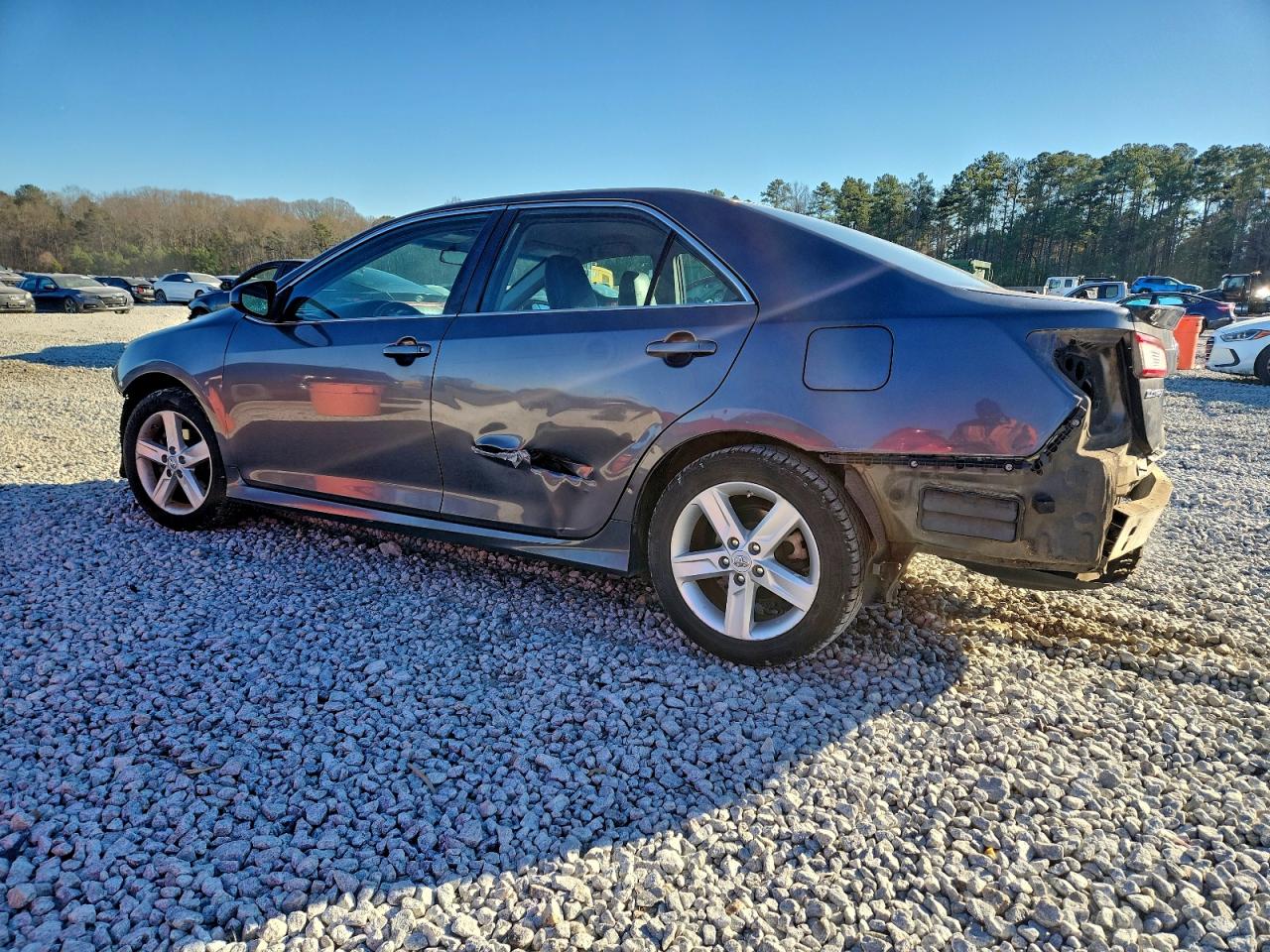 Toyota Camry L Image 12