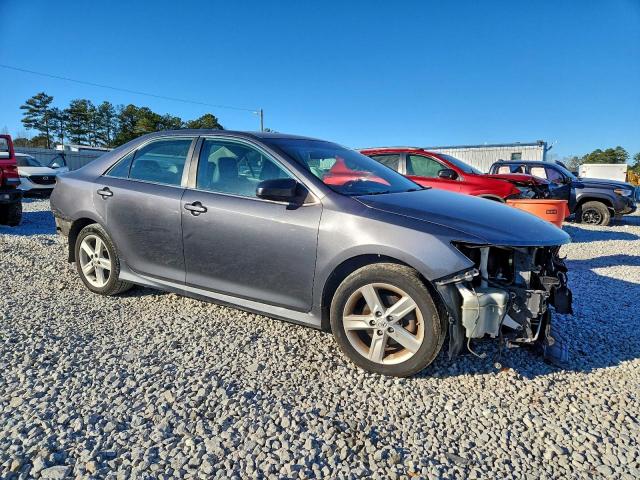 Toyota Camry L Image 3