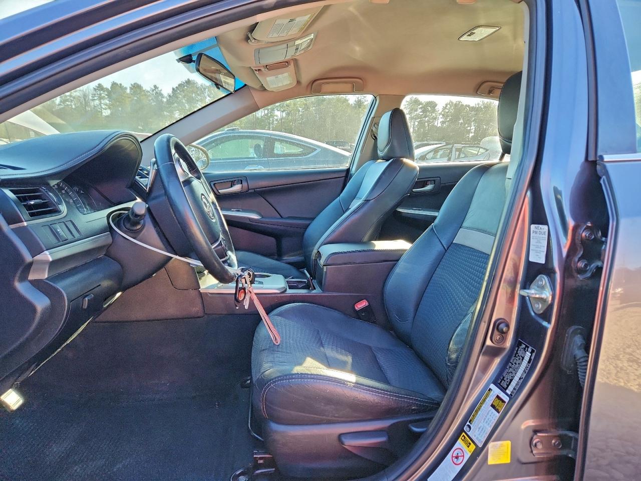 Toyota Camry L Image 9