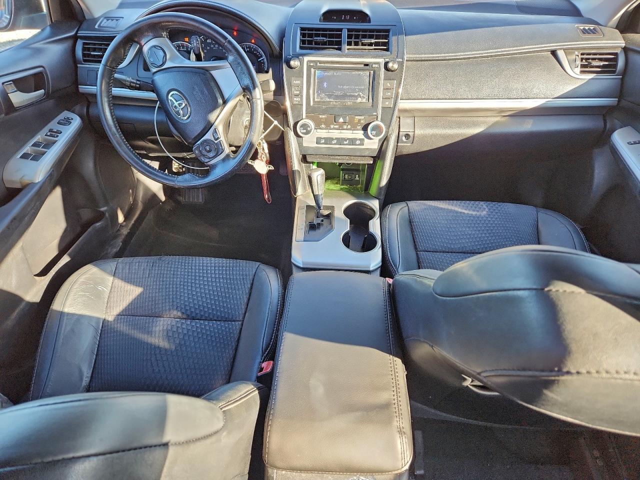 Toyota Camry L Image 5