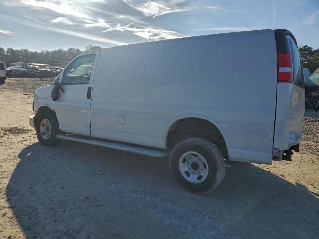 Chevrolet Express Image 5