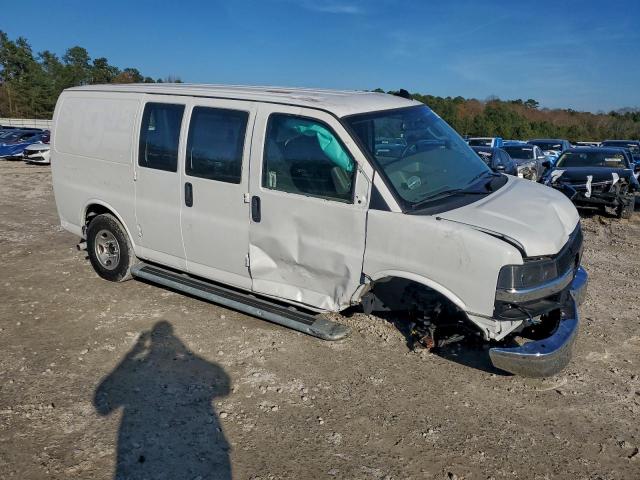 Chevrolet Express Image 3