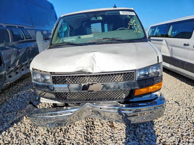 Chevrolet Express Image 4