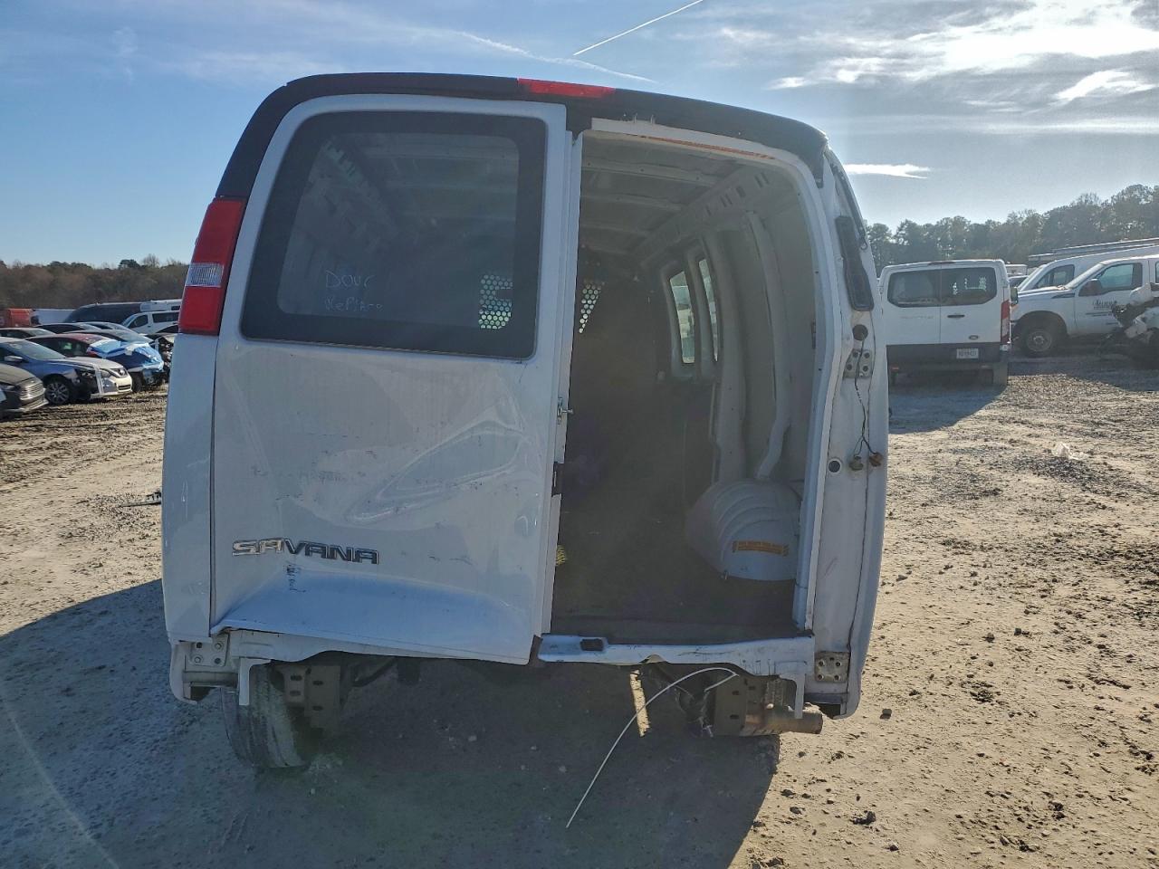 Chevrolet Express Image 11