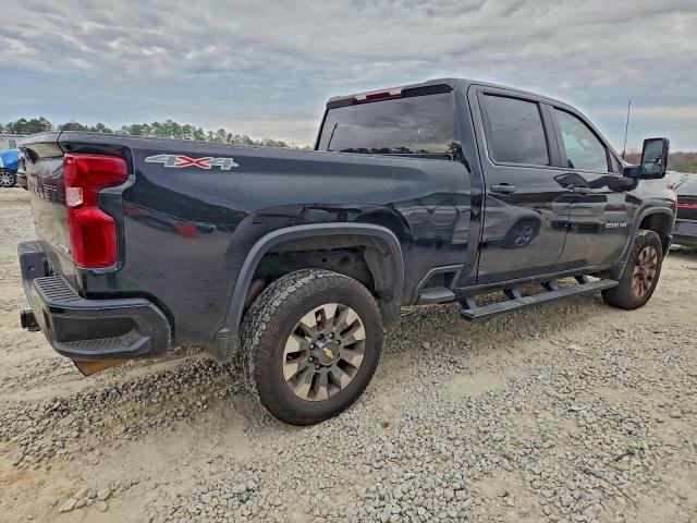 Chevrolet Silverado K2500 Custom Image 3