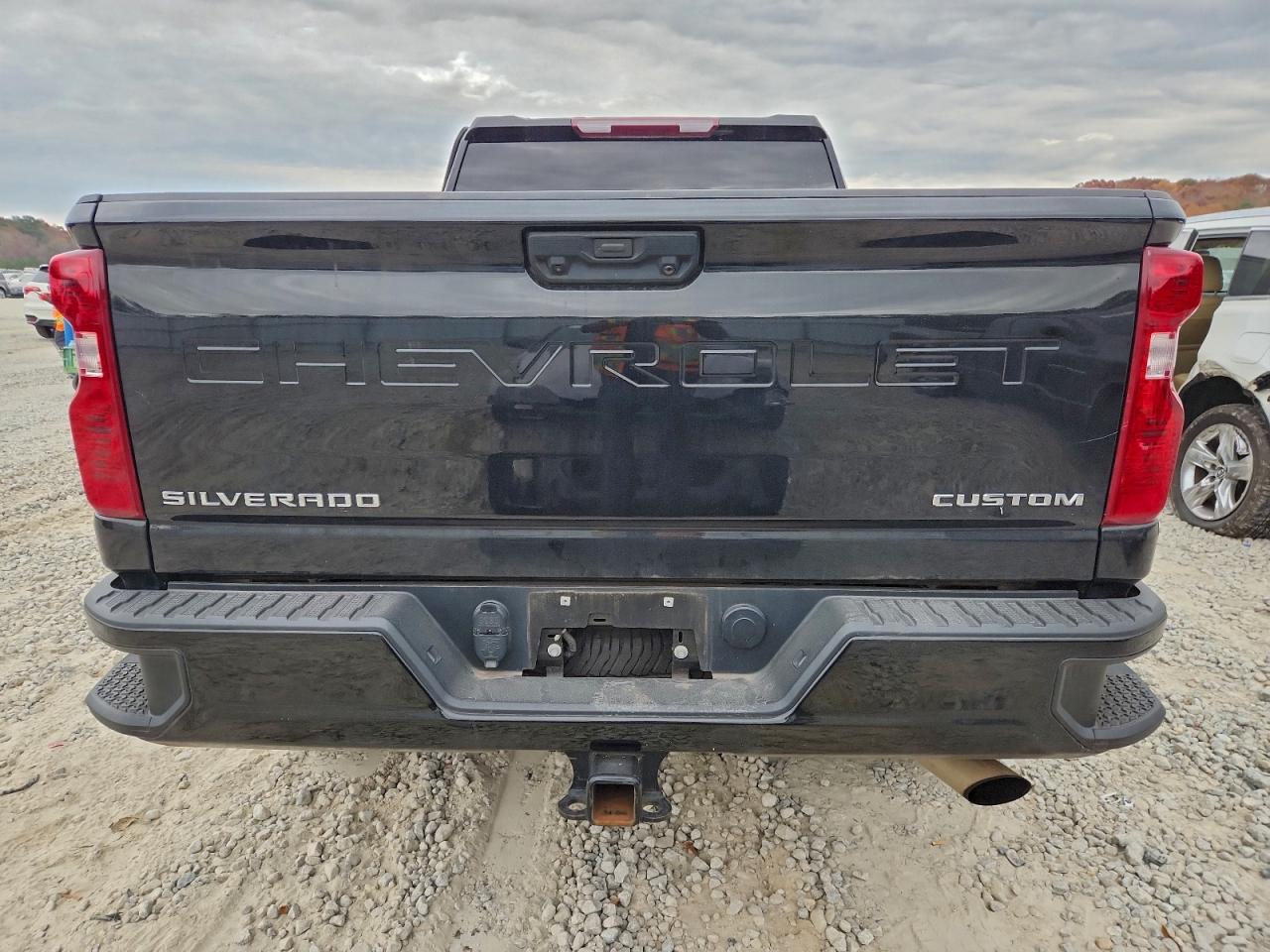 Chevrolet Silverado K2500 Custom Image 4