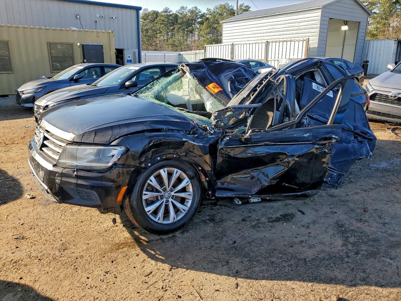 Volkswagen Tiguan S Image 1