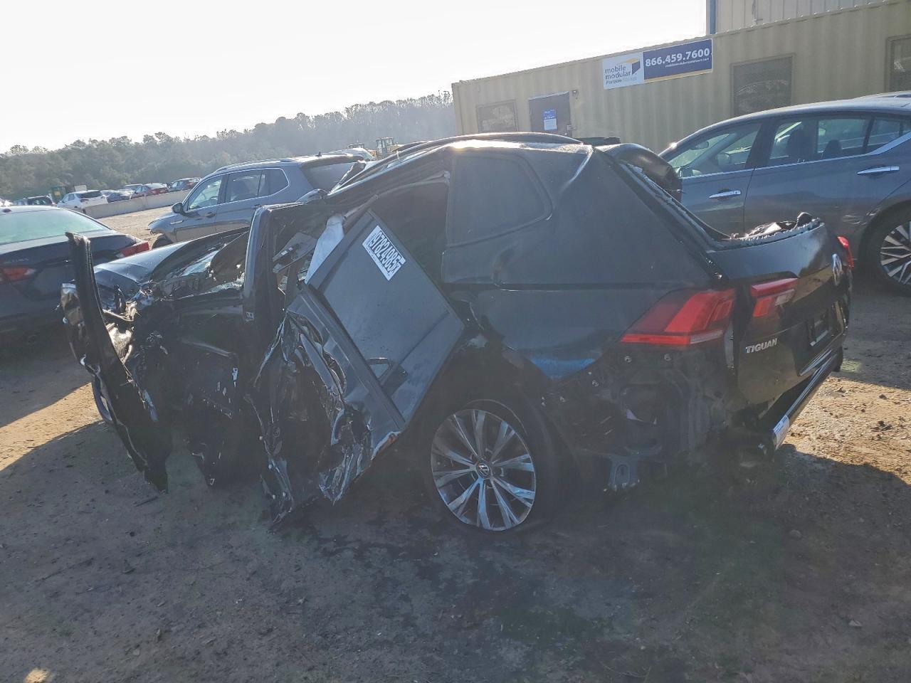 Volkswagen Tiguan S Image 3