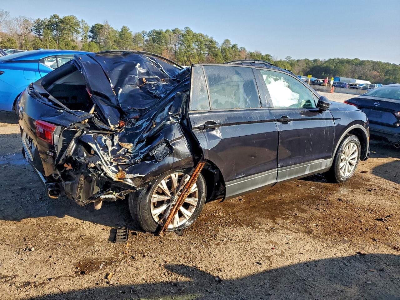 Volkswagen Tiguan S Image 4