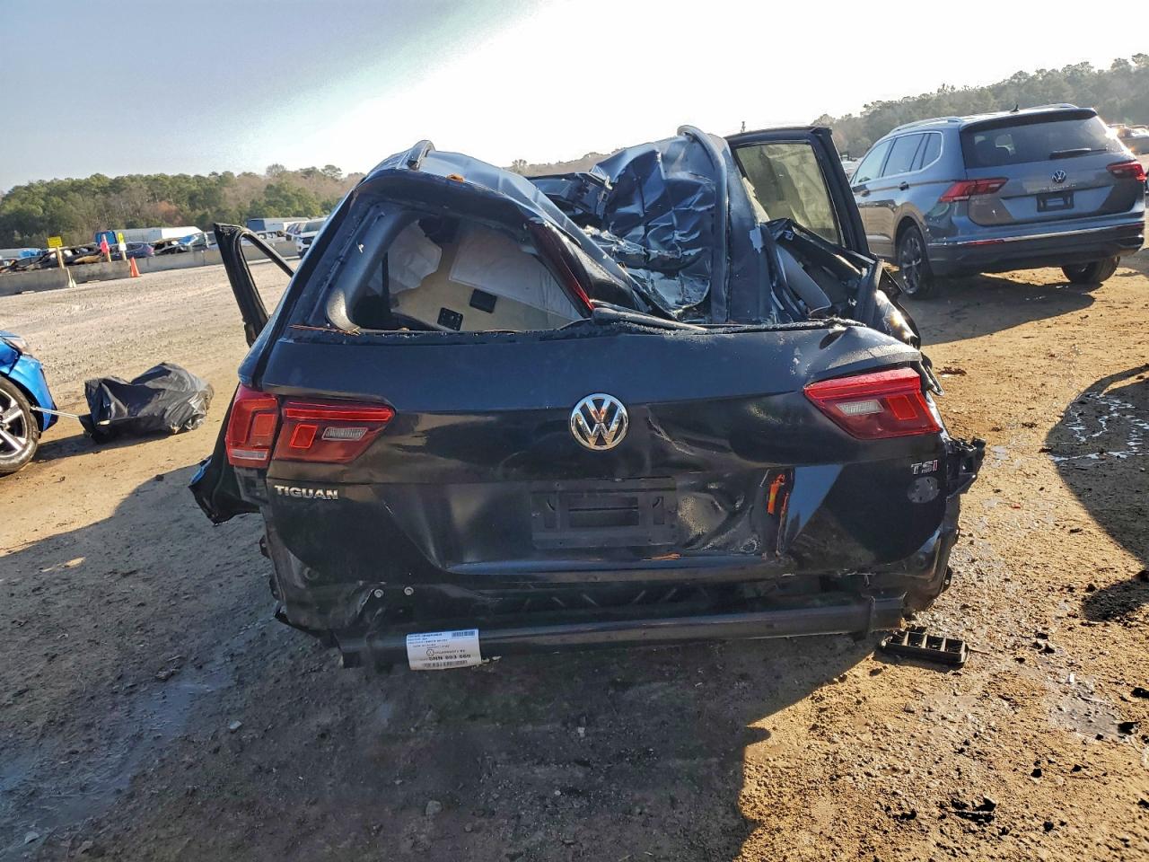 Volkswagen Tiguan S Image 5