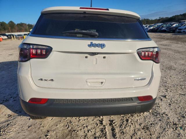 Jeep Compass Latitude Image 11