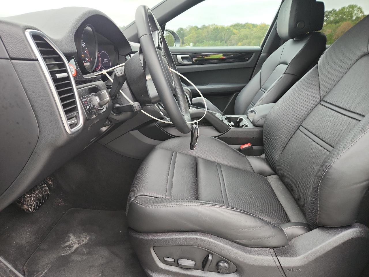 Porsche Cayenne Coupe Image 9