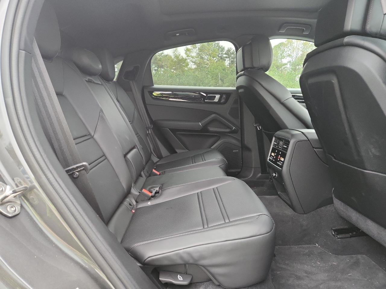 Porsche Cayenne Coupe Image 11