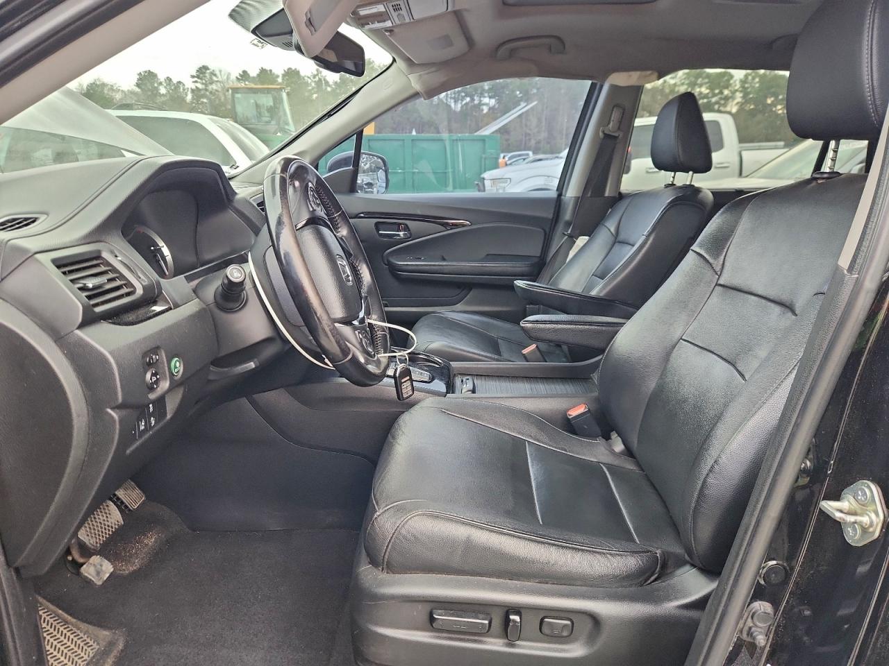 Honda Pilot Touring Image 3