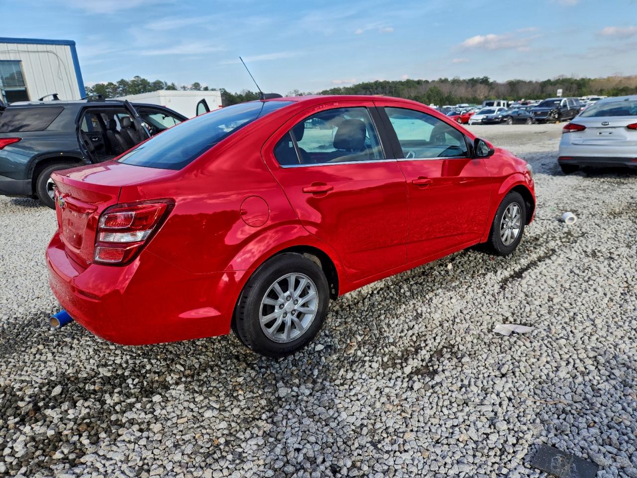Chevrolet Sonic Lt Image 3
