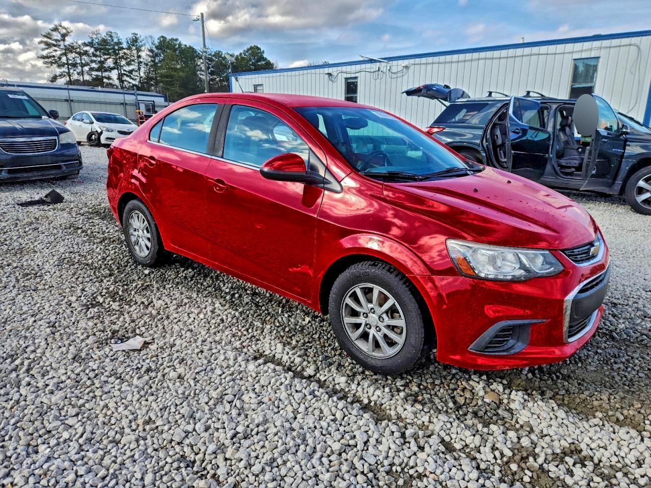 Chevrolet Sonic Lt Image 2