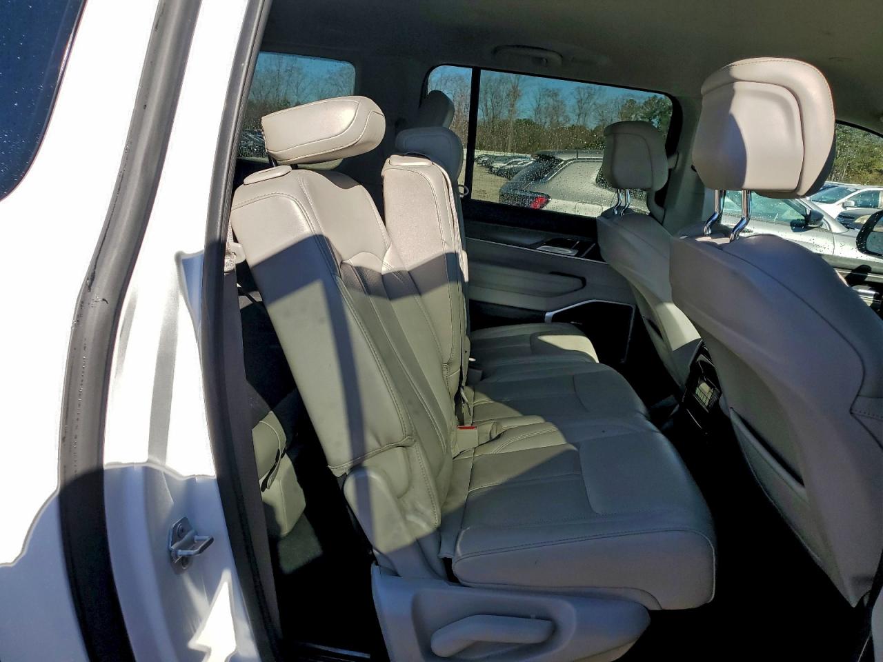 Jeep Wagoneer L Series Ii Image 7