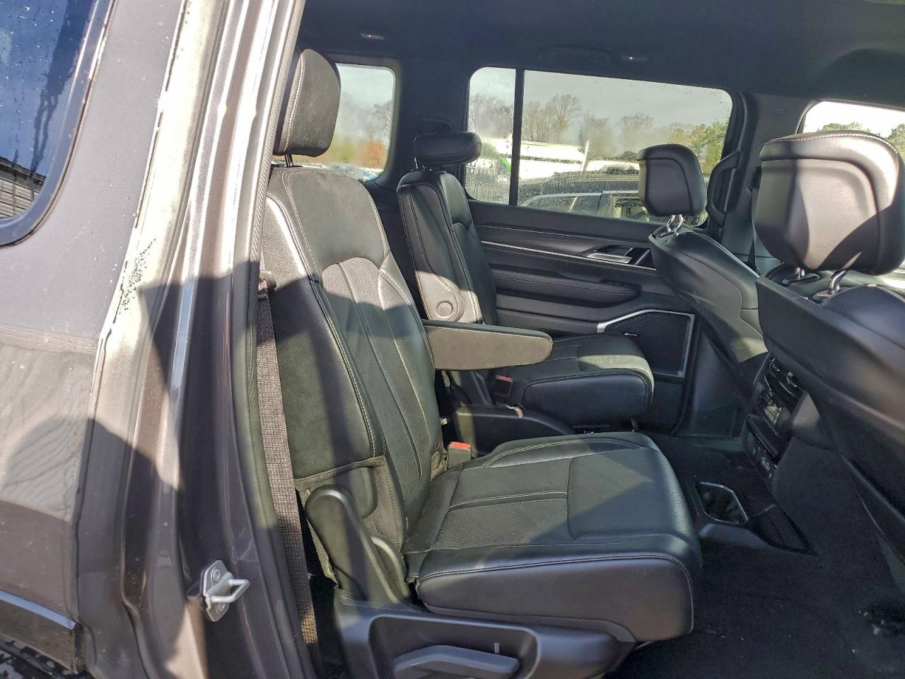 Jeep Wagoneer Series Iii Image 13