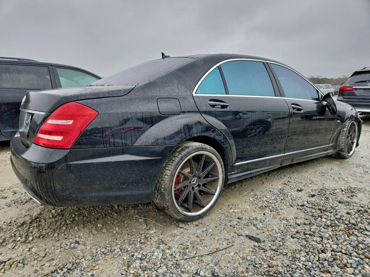 Mercedes-Benz S-Class 550 Image 2