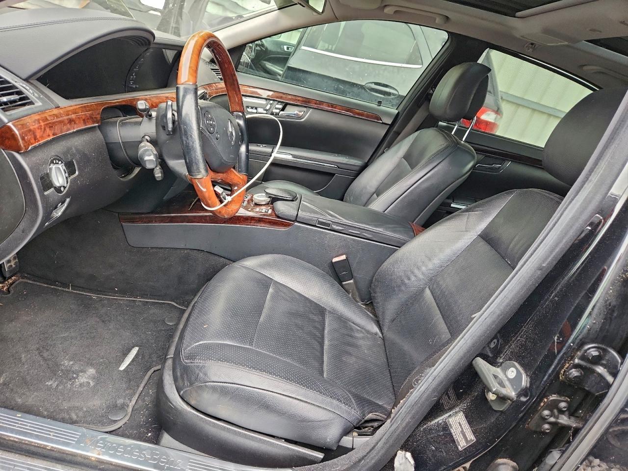 Mercedes-Benz S-Class 550 Image 4