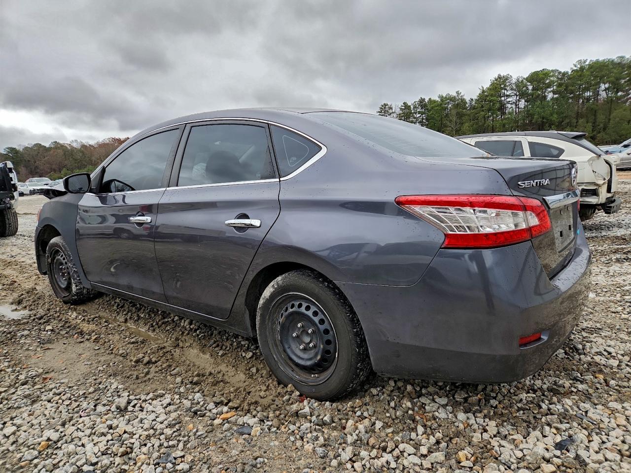 Nissan Sentra S Image 8