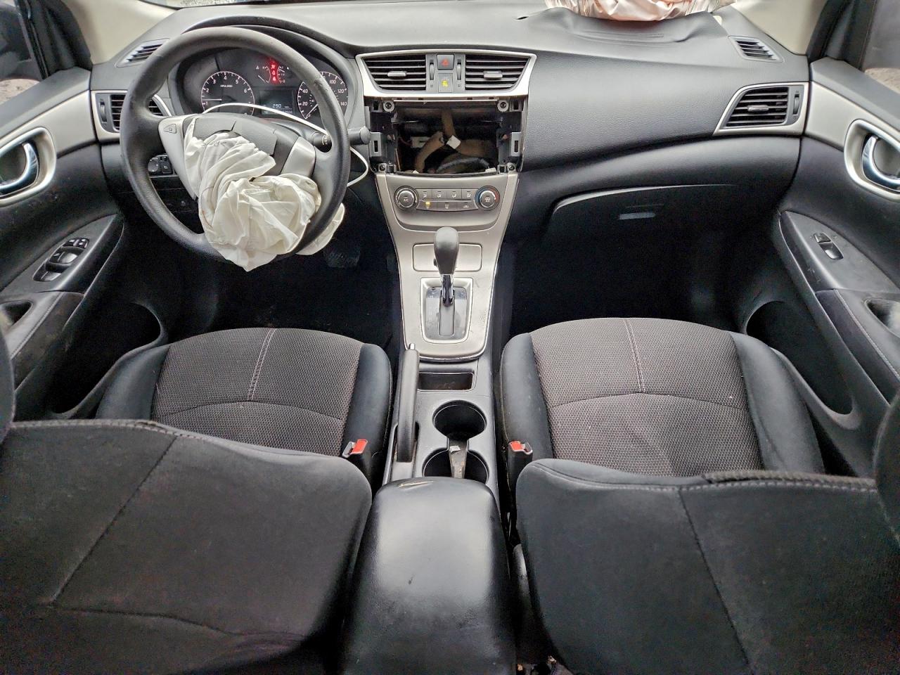 Nissan Sentra S Image 5