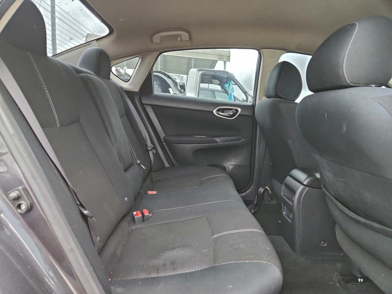 Nissan Sentra S Image 6