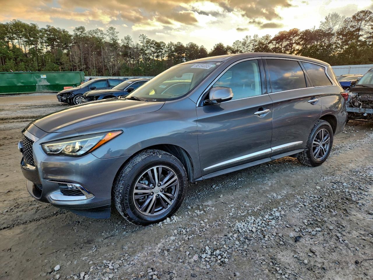INFINITI Qx Image 1