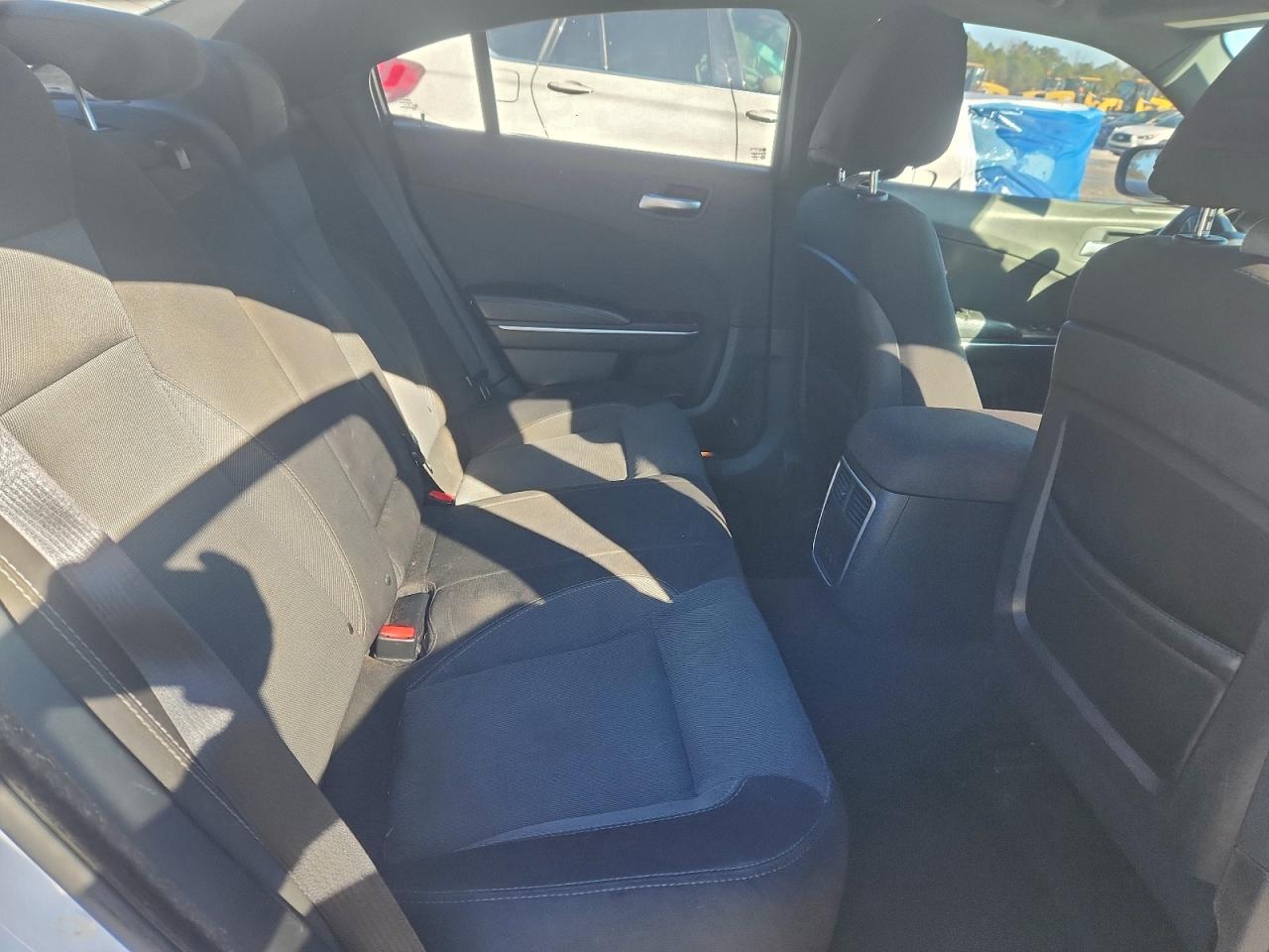 Dodge Charger Se Image 5