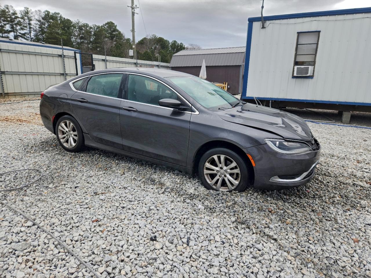 Chrysler 200 Limited Image 2