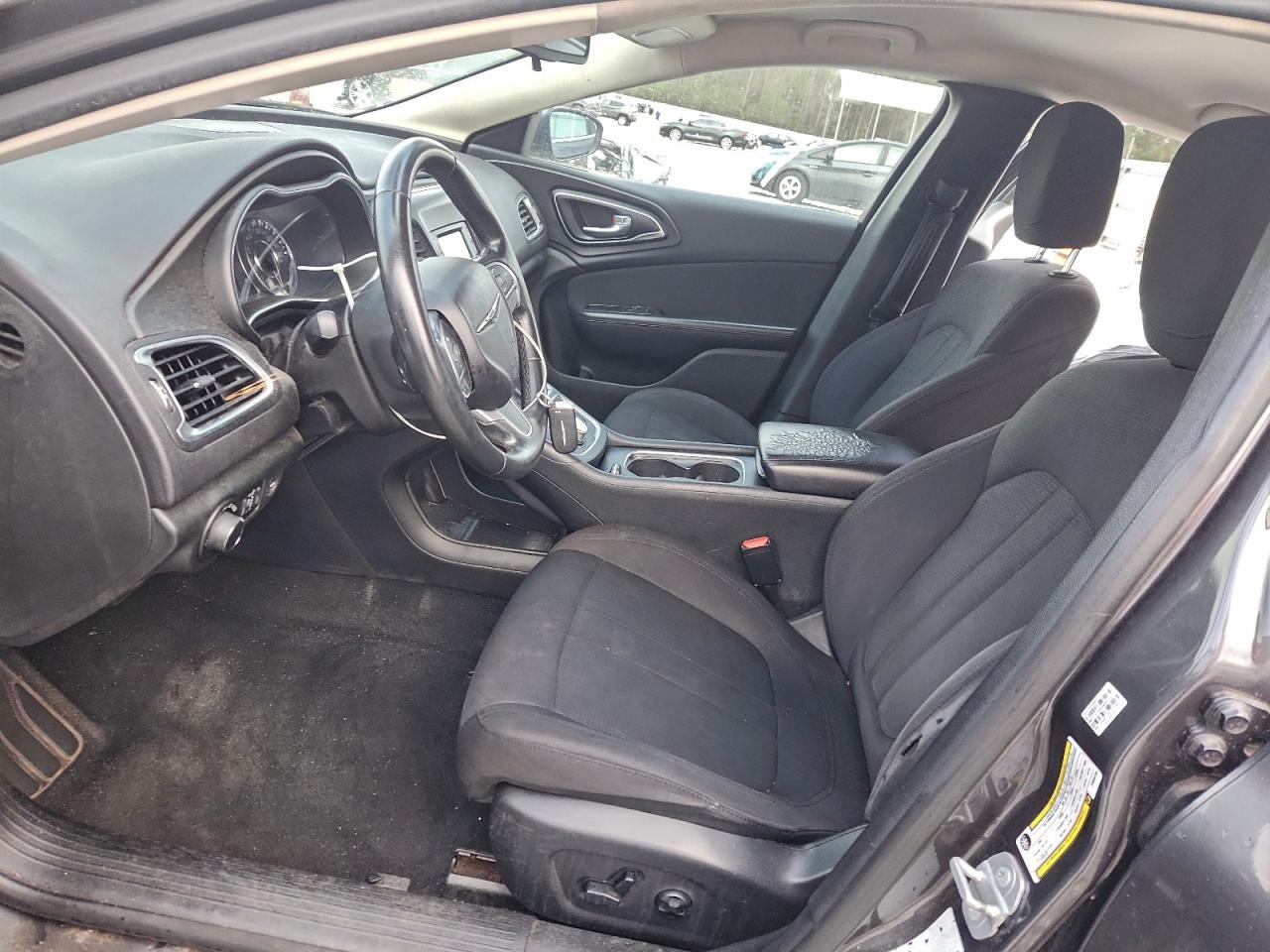 Chrysler 200 Limited Image 8