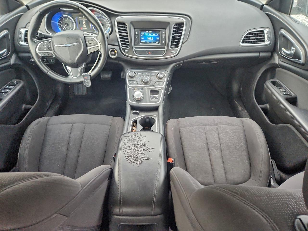 Chrysler 200 Limited Image 6