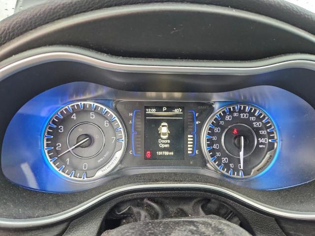 Chrysler 200 Limited Image 12