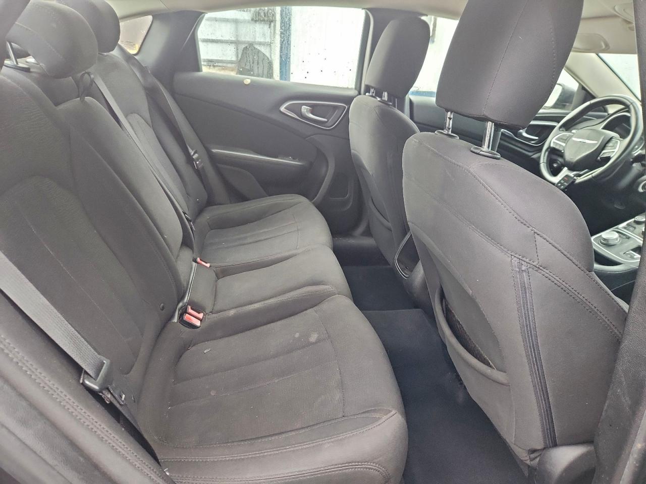 Chrysler 200 Limited Image 5