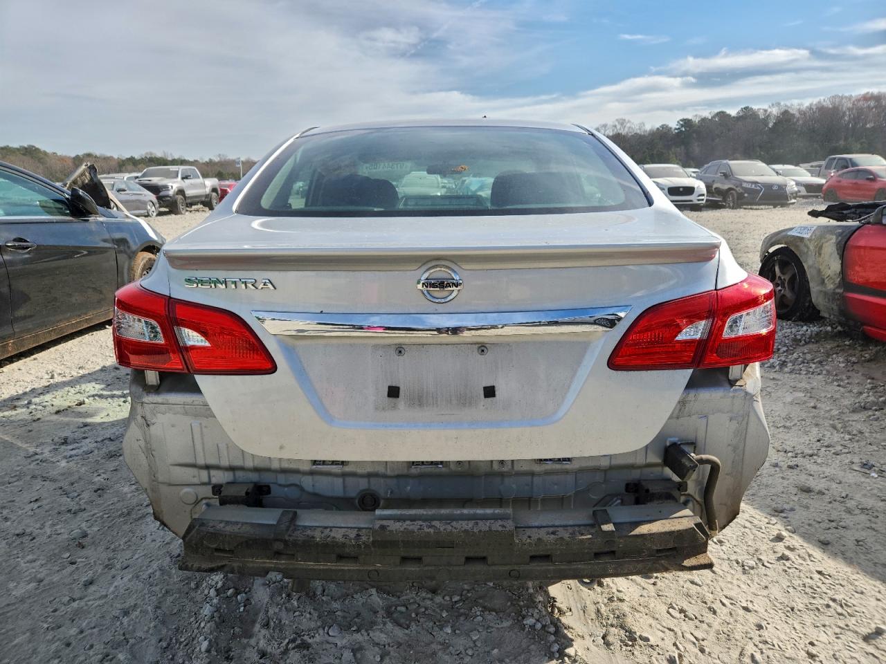 Nissan Sentra S Image 10