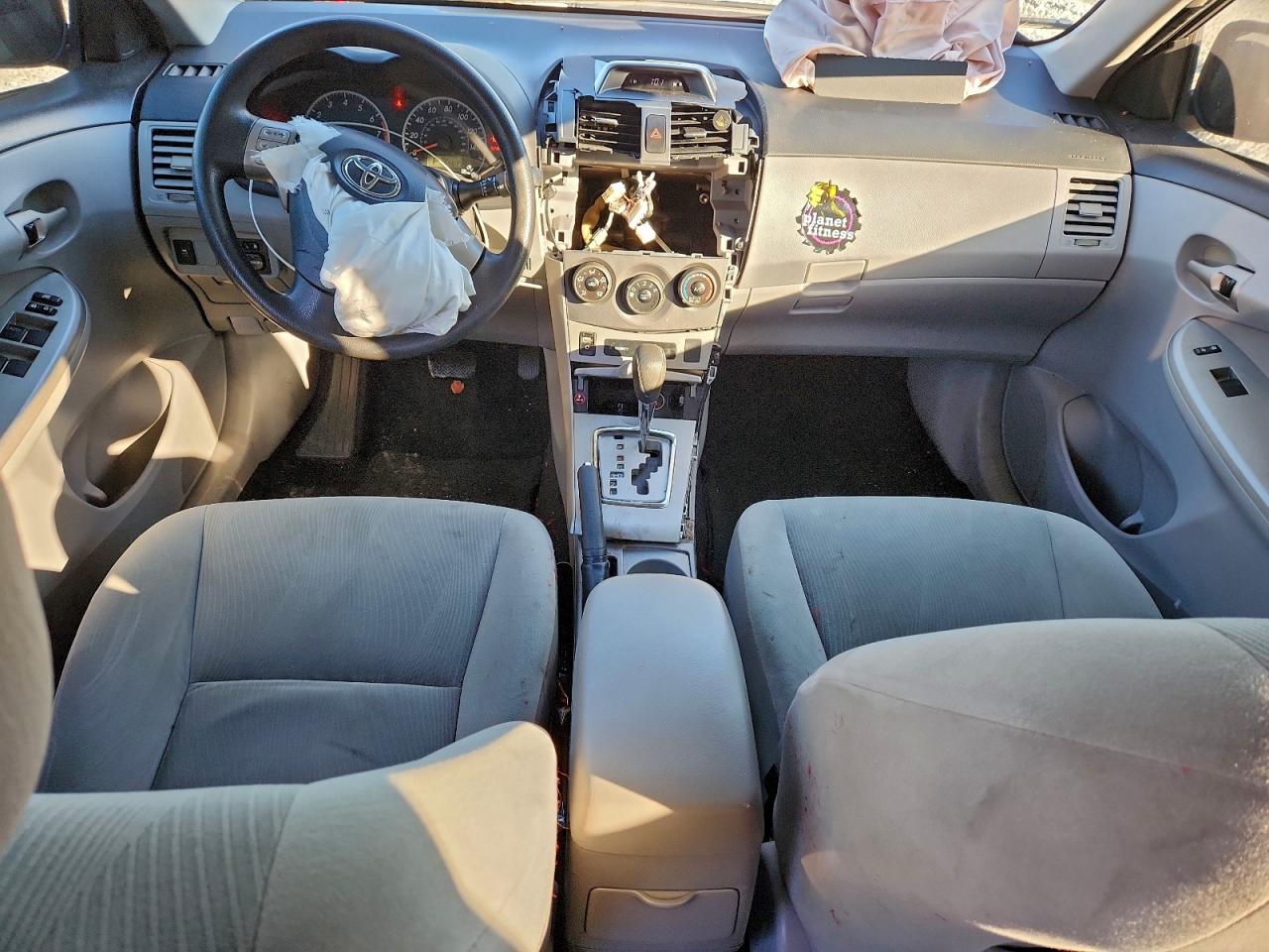 Toyota Corolla Base Image 5