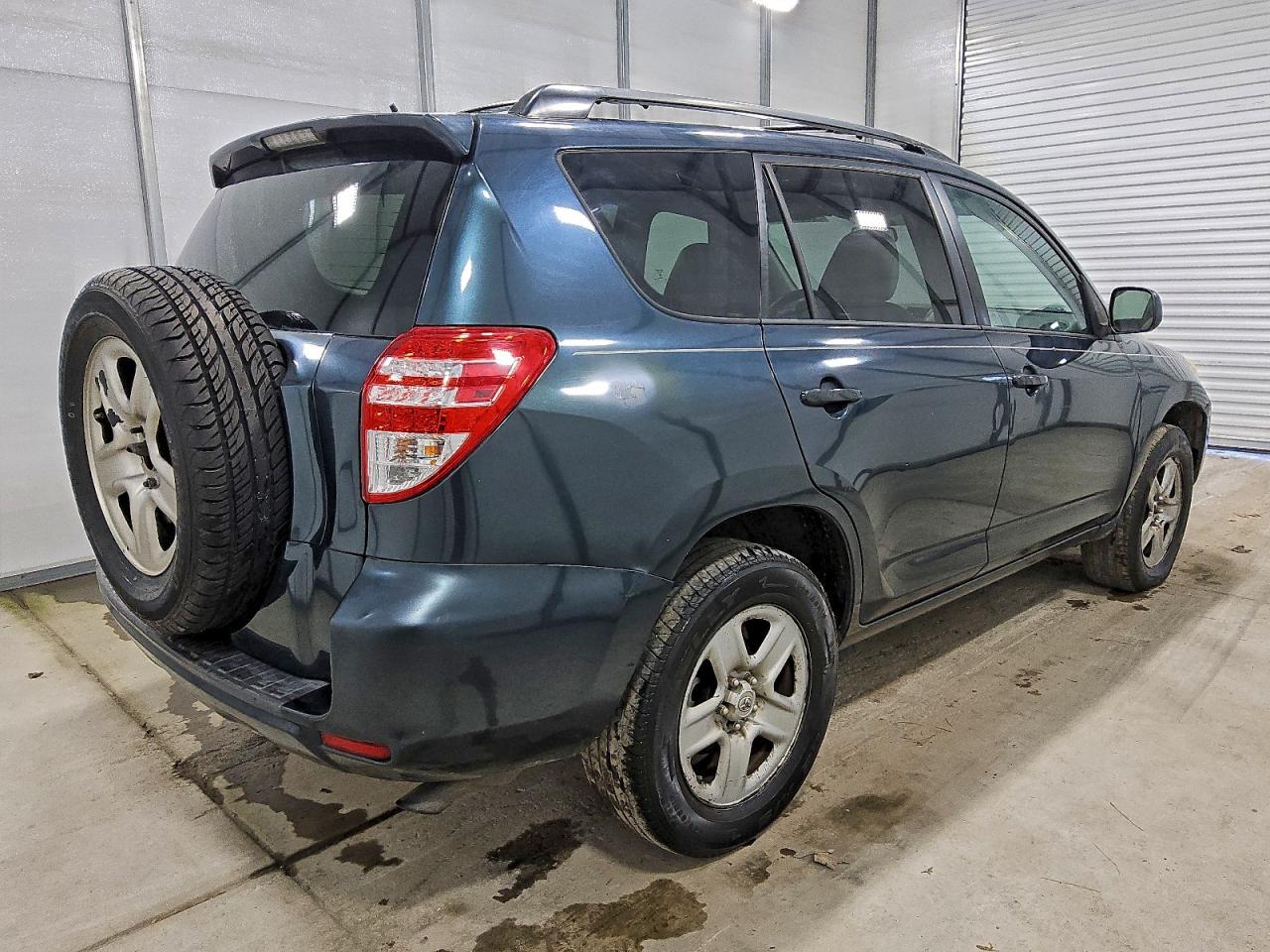Toyota RAV4 Image 8