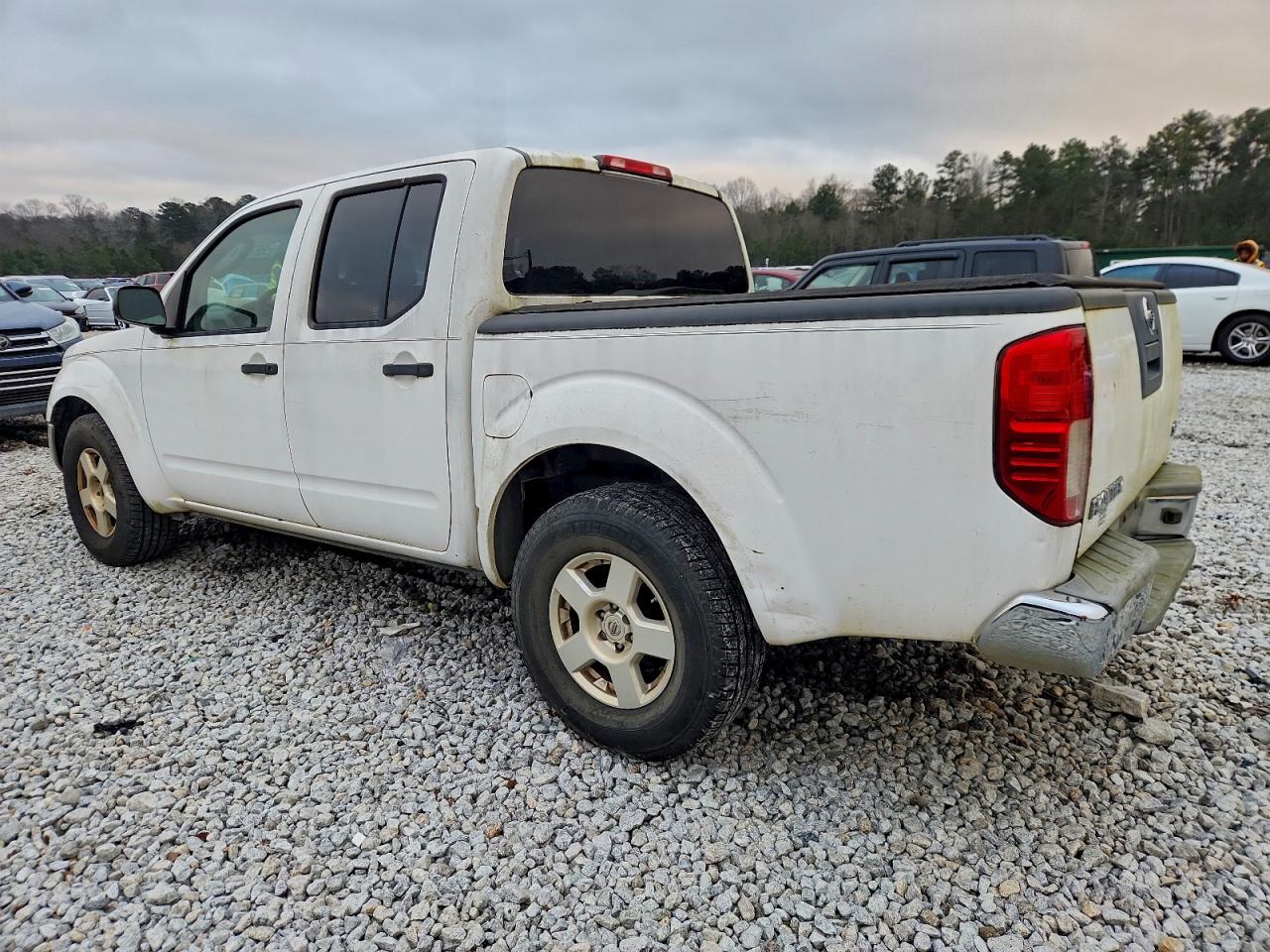 Nissan Frontier Crew Cab Le Image 2