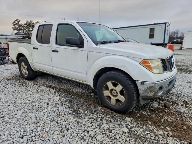 Nissan Frontier Crew Cab Le Image 3