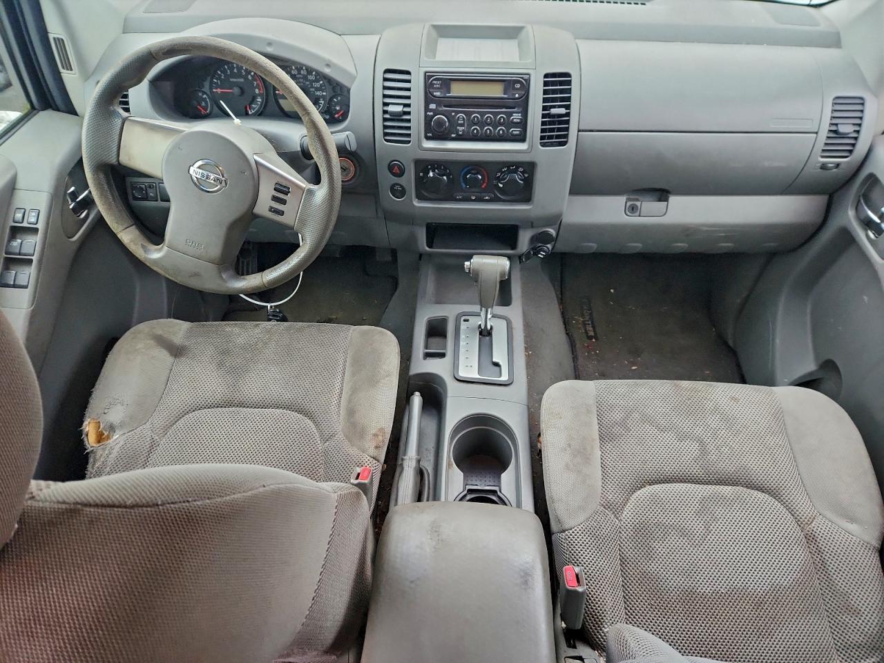 Nissan Frontier Crew Cab Le Image 5