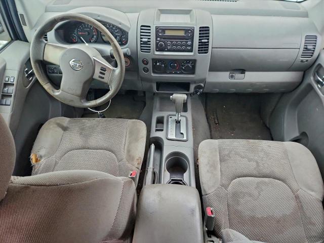 Nissan Frontier Crew Cab Le Image 5