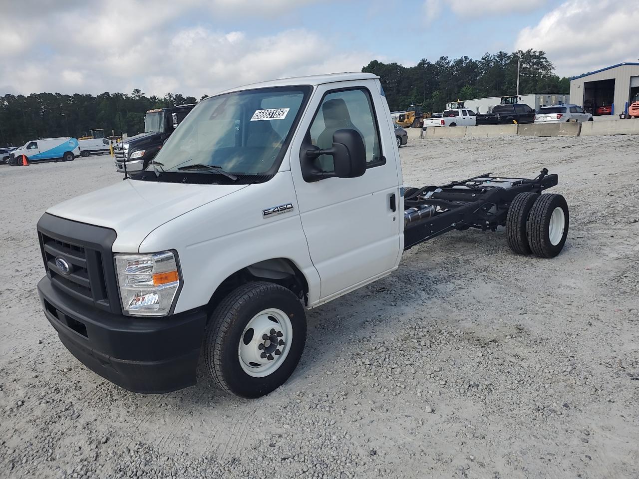Ford Econoline E450 Super Duty Cutaway Van Image 1