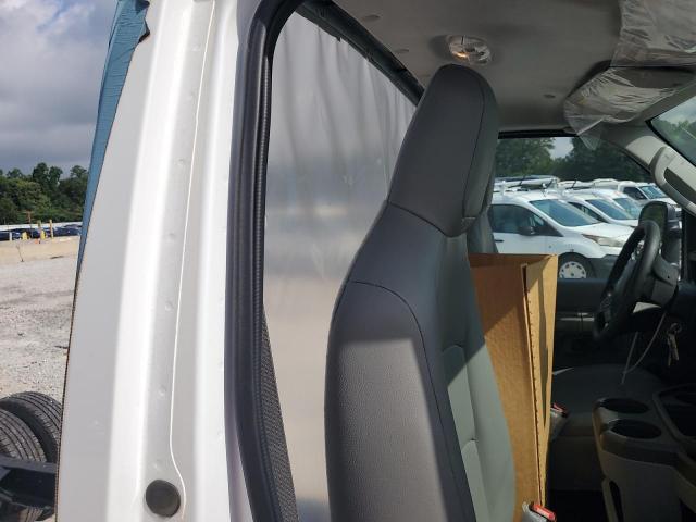 Ford Econoline E450 Super Duty Cutaway Van Image 11