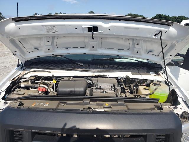 Ford Econoline E450 Super Duty Cutaway Van Image 3