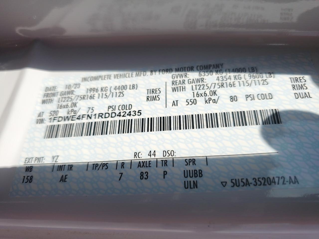 Ford Econoline E450 Super Duty Cutaway Van Image 9