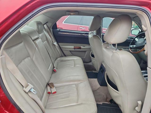 Chrysler 300 Image 10