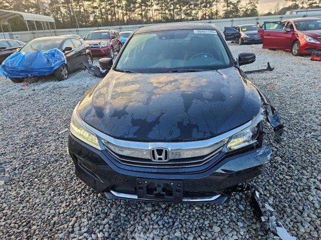 Honda Accord Touring Image 2