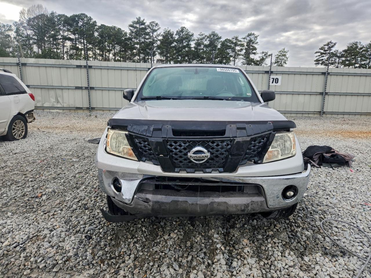 Nissan Frontier Crew Cab Se Image 10